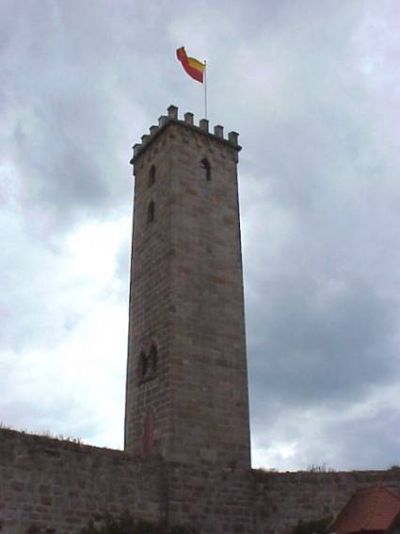 Der höchste Turm der Burg der Luginsland. Ihn darf man auch ersteigen.
